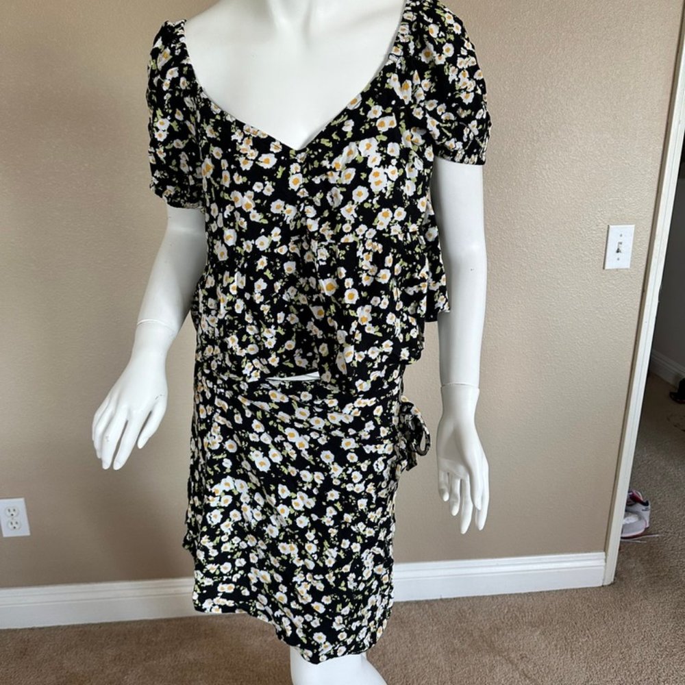 Abound Floral Daisy Top and Skirt